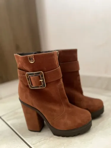 BOTA MARROM CARMEN STEFFENS