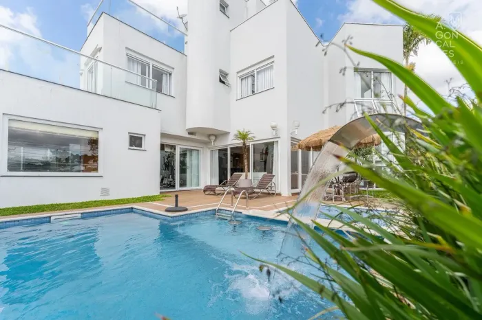 Casa em condomínio, piscina, jacuzzi, 536m2, Campo Comprido