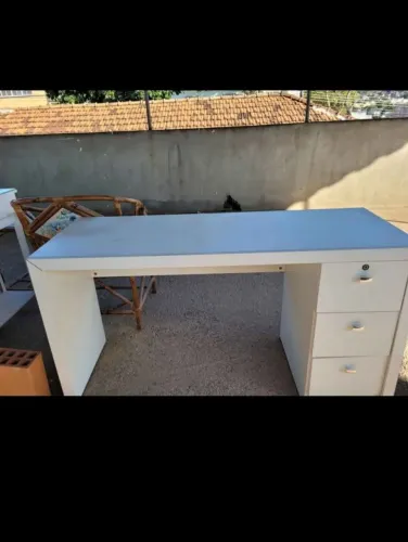 Bancada de estudos e computador