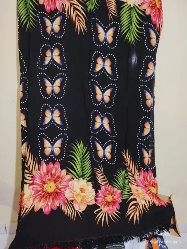 Vendo Por RS 60,00 Cada - Canga de Praia com estampas coloridas.