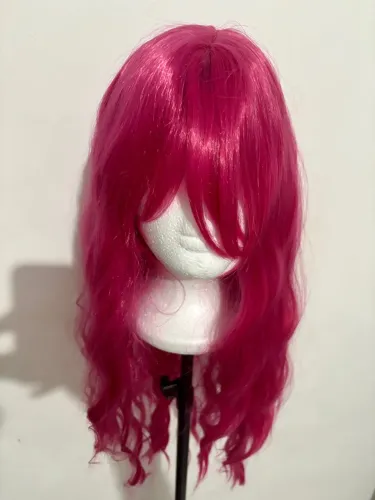 Peruca Rosa Vibrante com Franja