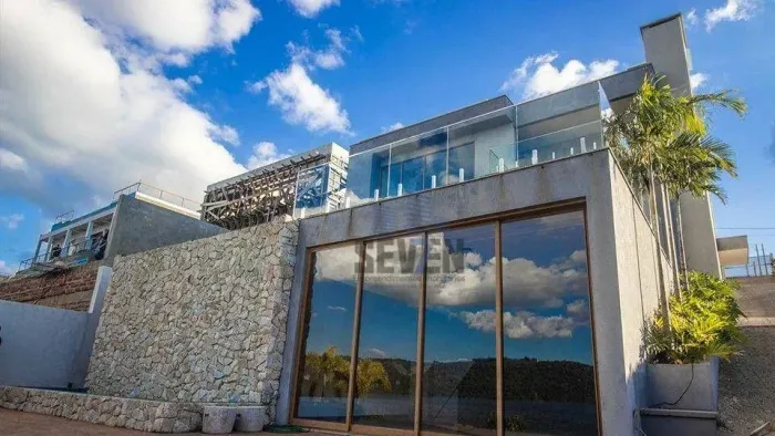 Casa com 5 Suítes à Venda em Ribeirão Claro  Vista para a Represa e Piscina Infinita