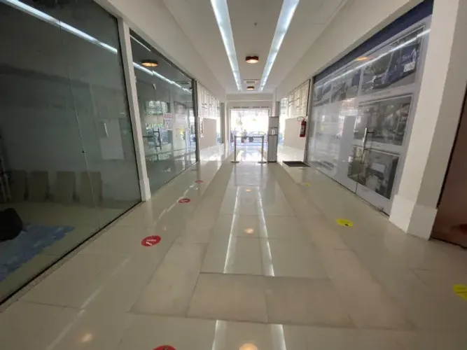 Lojas(28 e 36m²) e salas(24 e 38m²) comerciais no Centro de Niterói
