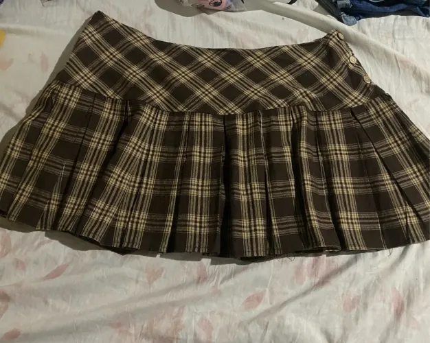 Saia xadrez marrom com botões