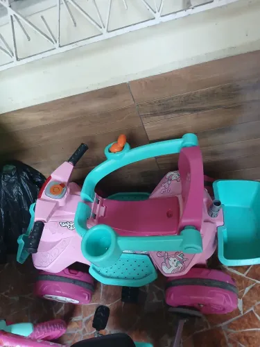 Vendo quadriciclo de passeio e ida a creche