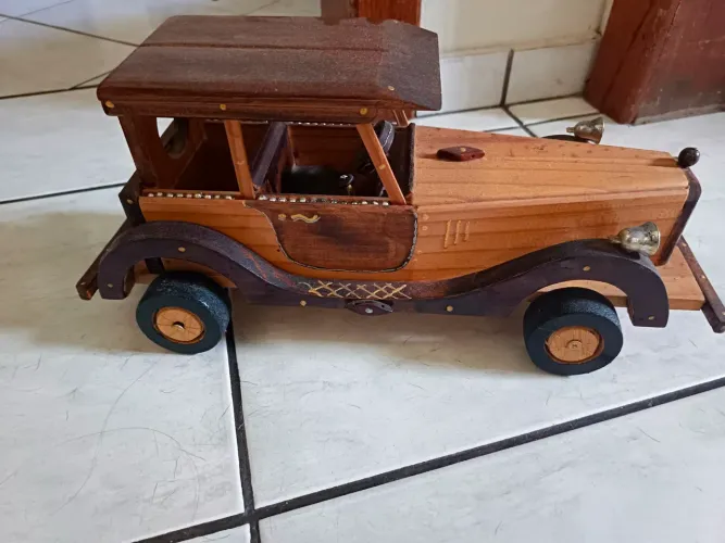 Carrinho de Madeira Artesanal vintage -