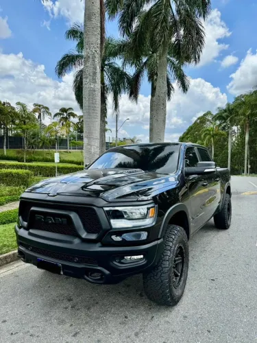 RAM 1500 REBEL 5.7 V8 4X4 IMPECÁVEL 