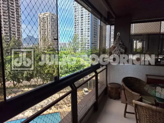 BARRA LUCIO COSTA! ALFA BARRA EXCELENTE APARTAMENTO 2 QUARTOS COM DEPENDÊNCIAS COMPLESTAS 