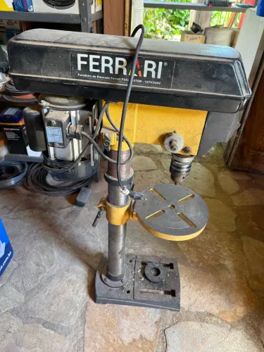 Furadeira de Bancada Motor 1/2HP com Chave Liga Desliga 5/8" 110/220V 370W Ferrari FGC-16