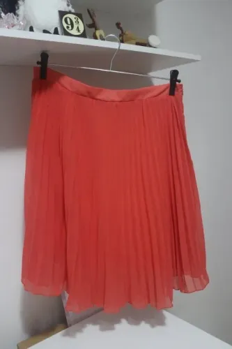 Saia Tamanho G plissada marca c&a 