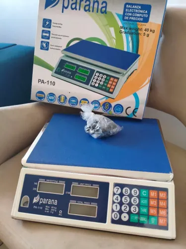 Balança digital 40 kg com bateria recarregável<br>- Visor duplo para fácil leitura