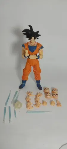 Bonecos Dragon Ball Z Goku, Bullma adultos e Kuririn 