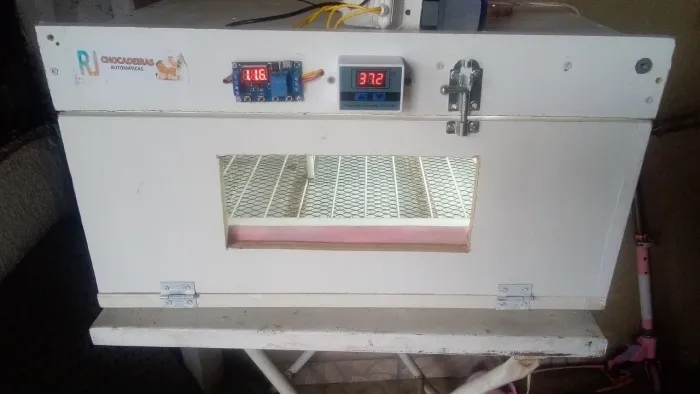 Chocadeira de ovos de galinha automático para até 