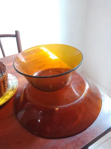 Bowl e travessa de vidro âmbar antigo
