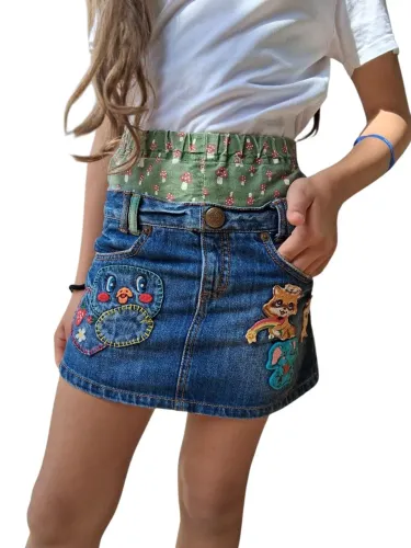 Saia infantil bordadas a Grand Ground