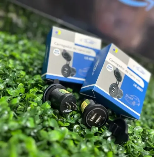 Carregador USB Veicular Embutido 5V - Ideal para usar no lugar do acendedor 