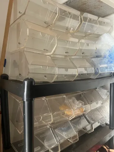 Cumbucas de acrílico pra divisão de produtos 