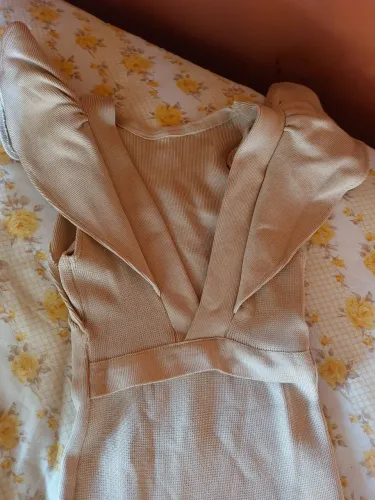 Vestido de Malha Bege - decotado