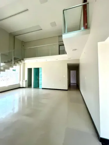 Loja Comercial Av Pedro Alvares Cabral próx Av Tavares Bastos, Marambaia