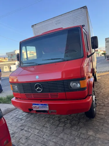 Mercedes 710 ano 2003