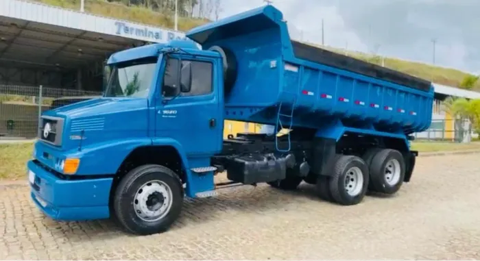 Caminhão caçamba MB 1620 