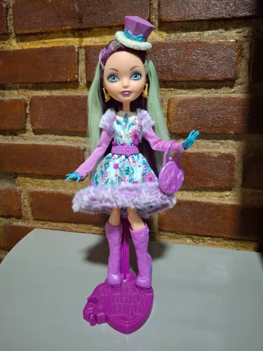Boneca Ever After High - Madeline Hatter Epic Winter