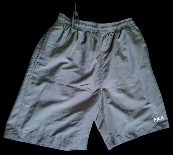 Bermuda Fila Cinza Tamanho P com bolso traseiro