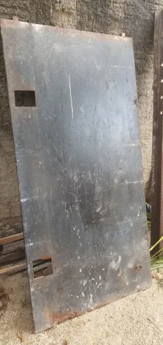 Grade com chapa de aço 