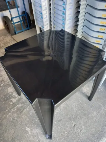 Mesa plástica quadrada nova