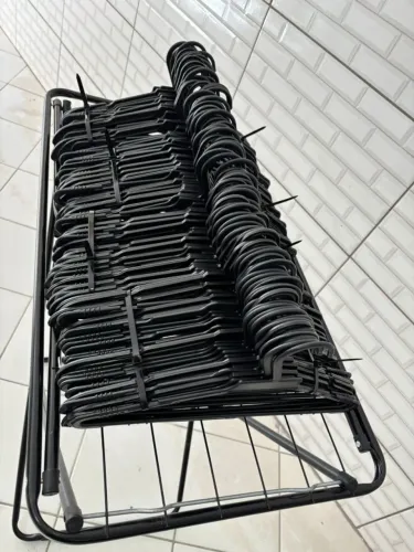 Kit 150 unidades cabides adulto Premium plástico preto