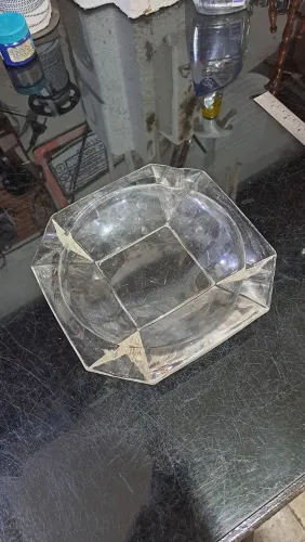 Cinzeiro de vidro grosso transparente - década de 1950