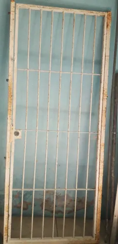 Porta de segurança ferro. 