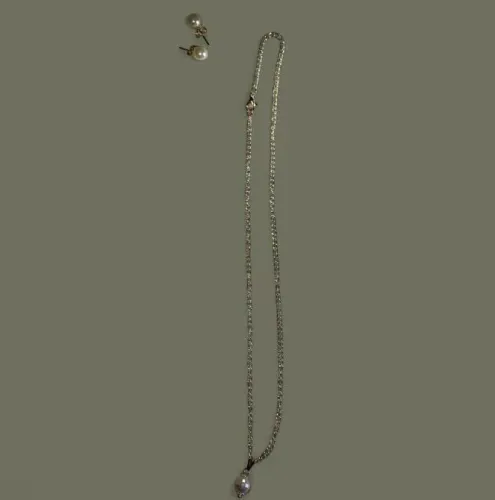 Conjunto de brinco e pingente