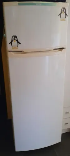 Vendo geladeira Consul funcionando.(NEGOCIA)