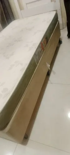 Vendo cama box com colchão com cabeceira usado em bom estado