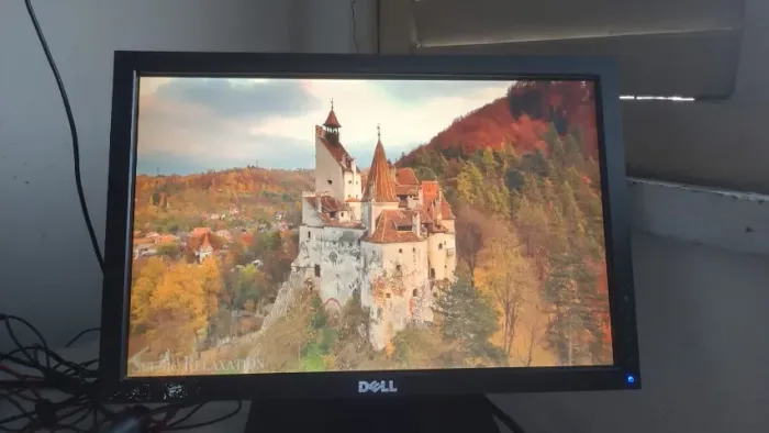Vendo monitor DELL 17 polegadas, entrada VGA.
