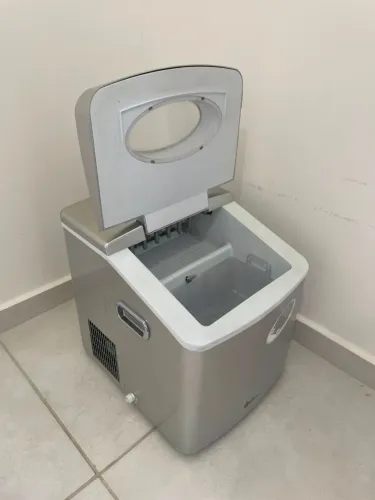 Máquina de fazer gelo
