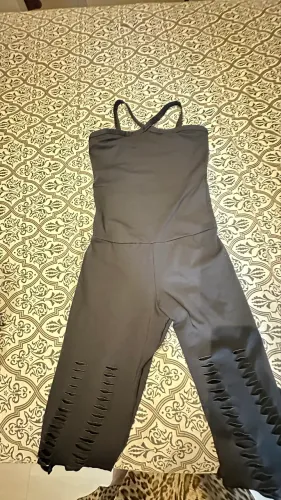 Macarrão academia, longo.. furos nas pernas.. mega confortável.. pouco usado.