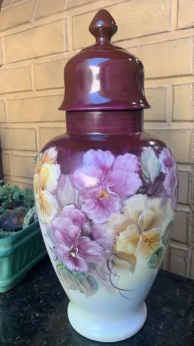Vaso de porcelana pintado a mão