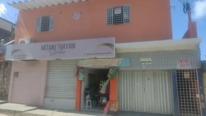 Vendo excelente prédio , com um ponto comercial, uma casa e um apartamento