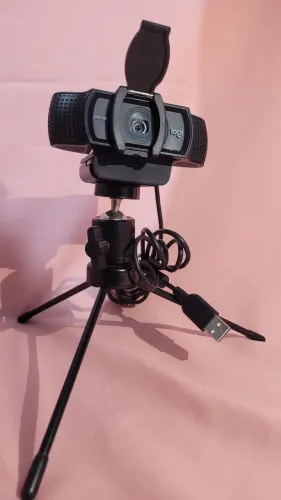 [KIT VÍDEO] Webcam Logitech C920 Pro Full HD + Tripé de Mesa (Impecável)