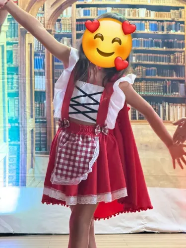 Fantasias da cinderela e chapéuzinho vermelho