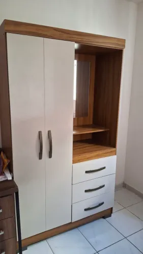 Guarda-roupa capelinha