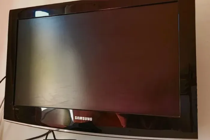 Tv samsung e Conversor digital Aquário. OTIMO PREÇO
