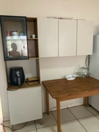 Armário cozinha + mesa de madeira