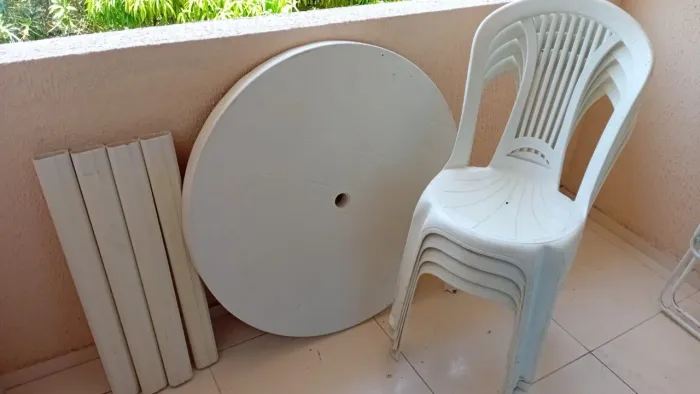 Mesa + 4 cadeiras