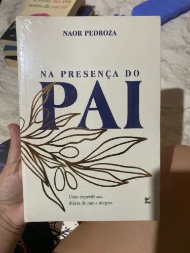 Livro novo, na presença do Pai. Ainda embalado