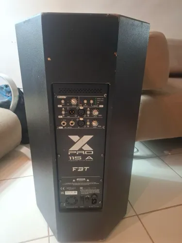 Caixa Ativa FBT X-PRO 15 Profissional 15 Polegadas