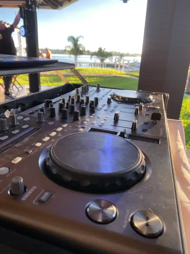 VENDE-SE DDJ T1 PIONEER CONTROLADORA DJ 