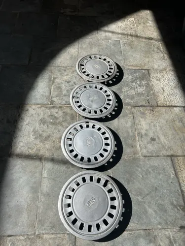 Calotas del rey original de metal em perfeito estado
